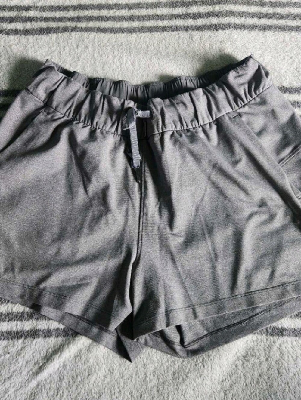 Lululemon Women's Heathered Slate On The Fly Short